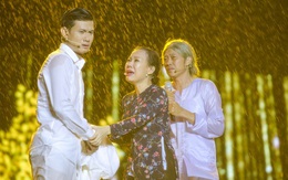Việt Hương bật khóc bên Hoài Linh khi liveshow 6 tỷ dính mưa lớn