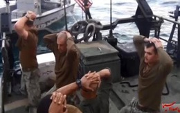 Lính hải quân Mỹ bật khóc khi bị Iran bắt giữ