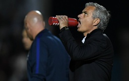 Mourinho lộn tiết khi biết học trò đá tệ còn mải mê "làm đẹp"