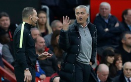 Nhân vật áo đen khiến Mourinho "điên đầu" được trao giải đặc biệt