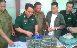 Bắt 2 người Lào vận chuyển số lượng ma túy "khủng" vào Việt Nam