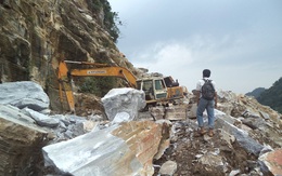 Nghệ An: 3 công nhân bị tảng đá lớn sập xuống đè tử vong