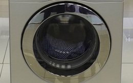 Một bà mẹ bị bắt giữ vì để đứa con 3 tuổi tử vong trong máy giặt