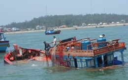 Tàu cá cùng 16 ngư dân Quảng Ngãi chìm trên biển