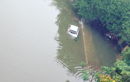 10 hình ảnh "lạ" trong trận ngập nặng ở Hà Nội