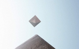 Cả hạm đội UFO như kim tự tháp “lộn ngược” bay lơ lửng ở Ai Cập