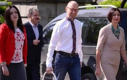 Cựu Thủ tướng Ukraine Yatsenyuk xuất hiện trở lại