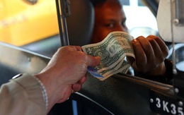 Tranh cãi việc nam hành khách cương quyết yêu cầu tài xế taxi trả lại 2.000 đồng tiền thừa