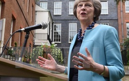 Bà Theresa May "xới" lại thảo luận về vũ khí hạt nhân Trident