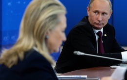 Phe Clinton cáo buộc Kremlin "đứng sau giật dây" bầu cử Mỹ