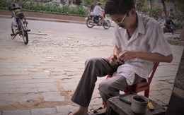 Gặp 'bác sĩ' chữa hộp quẹt cổ giữa đất Sài thành suốt 30 năm
