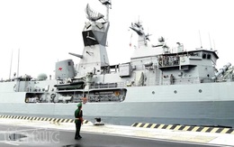 Tàu Hải quân Australia thăm cảng quốc tế Cam Ranh