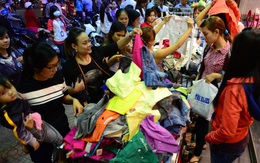 Thời trang Việt thất thế trên sân nhà