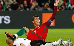 Ronaldo đã nói điều gì khiến NHM chỉ còn biết lắc đầu?