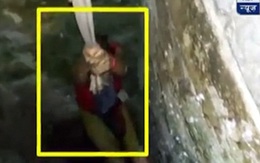 Mải chụp ảnh tự sướng, nữ du khách ngã lộn cổ xuống giếng sâu 9m