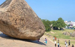 Kỳ lạ tảng đá nặng 250 tấn không thể di chuyển ở Ấn Độ!