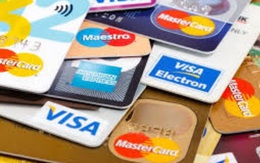 Một người nước ngoài sử dụng 26 thẻ tín dụng giả