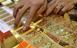 Nhà đầu tư lao vào vàng như thiêu thân, khác gì nộp mình cho sói?