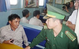 9 ngư dân Quảng Ngãi thoát nạn khi tàu cá bị chìm