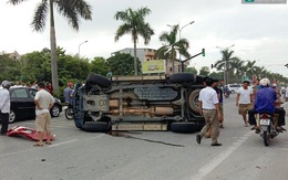 Nghệ An: Xe Foturner đâm xe ô tô, lật như phim trên phố