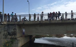 Hoảng sợ với thi thể người đàn ông treo cổ ở cầu Thuận Phước