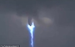 Chộp được cảnh UFO hạ cánh xuống Trái Đất qua lỗ giun vũ trụ?