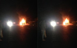 Clip: Xe khách cháy dữ dội lúc rạng sáng trên quốc lộ 1A