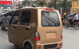 Ô tô điện 3 bánh bị cấm thản nhiên phóng trên phố Hà Nội