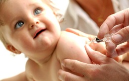 Các mẹ đang 'sốt xình xịch' vì vắc xin cho con, hãy cẩn trọng