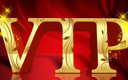 Phục vụ khách VIP, nhân viên ngân hàng vừa làm vừa... run