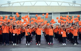 Hàng ngàn sinh viên xuống đường đi bộ vì nạn nhân da cam