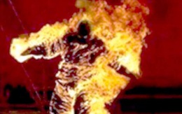 Nghi án Việt Kiều "phê" ma túy tẩm xăng tự thiêu nhảy lầu ở Sài Gòn