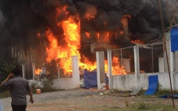 TP HCM: Cháy kho phế liệu rộng hàng trăm mét vuông trong khu dân cư