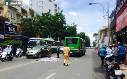 TP HCM: Ngã xuống từ xe ôm, người phụ nữ bị xe buýt cán tử vong
