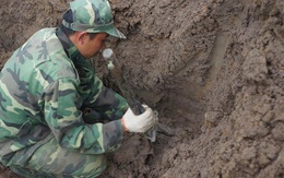 Nhiều di vật, mẩu xương được tìm thấy ở vị trí nghi mộ tập thể tại sân bay Tân Sơn Nhất