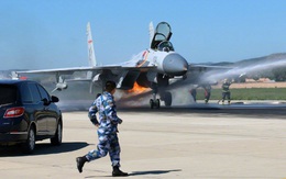 Tiêm kích J-15 tham dự duyệt binh kỷ niệm 90 năm thành lập PLA "cháy như bó đuốc"