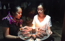 Bánh sinh nhật "độc nhất vô nhị" của Hoa hậu Đỗ Mỹ Linh tại vùng lũ