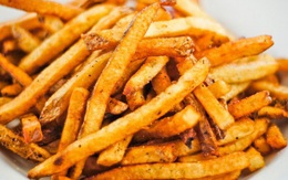Các chuyên gia tiếp tục cảnh báo nguy cơ mắc ung thư cao do cách nấu khoai tây và bánh mì