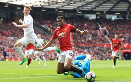 Khoảnh khắc tinh quái mang tên Rashford chẳng thể giải cứu thành công Old Trafford