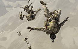 24h qua ảnh: Lính dù Qatar trình diễn nhào lộn trên không