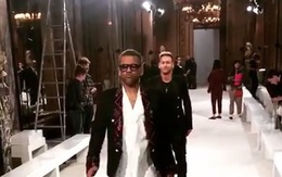 Neymar, Alves thể hiện "phong thái siêu mẫu" khi đi catwalk ở Tuần lễ thời trang Paris