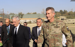 Vừa tới Afghanistan, Bộ trưởng Mattis đã bị Taliban, IS tấn công bằng tên lửa, súng cối