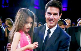 Suri Cruise đau buồn cầu xin bố Tom đến gặp bé sau 4 năm xa cách