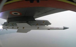 Sau BrahMos và Akash, Ấn Độ có thể chào bán tên lửa không đối không tối tân Astra cho VN?