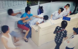 Hà Nội: 2 đối tượng hành hung, bắt bác sĩ quỳ xin lỗi tại bệnh viện