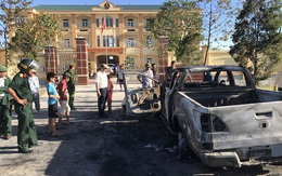 Dừng trước cổng Viện kiểm sát, xe Mazda bất ngờ cháy trơ khung