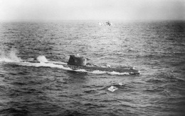 Bị truy đuổi và đánh bom dồn dập: Duy nhất 1 tàu ngầm Liên Xô húc thủng "cũi nhốt cá mập"