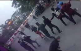 Hà Nội: Hai nhóm thanh niên cầm hung khí, hỗn chiến giữa ban ngày