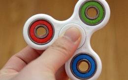 Món đồ chơi gây sốt toàn cầu Fidget Spinner có giá bao nhiêu ở Việt Nam?