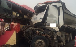 Xe khách đấu đầu xe tải trên cao tốc Nội Bài - Lào Cai, 8 người bị thương